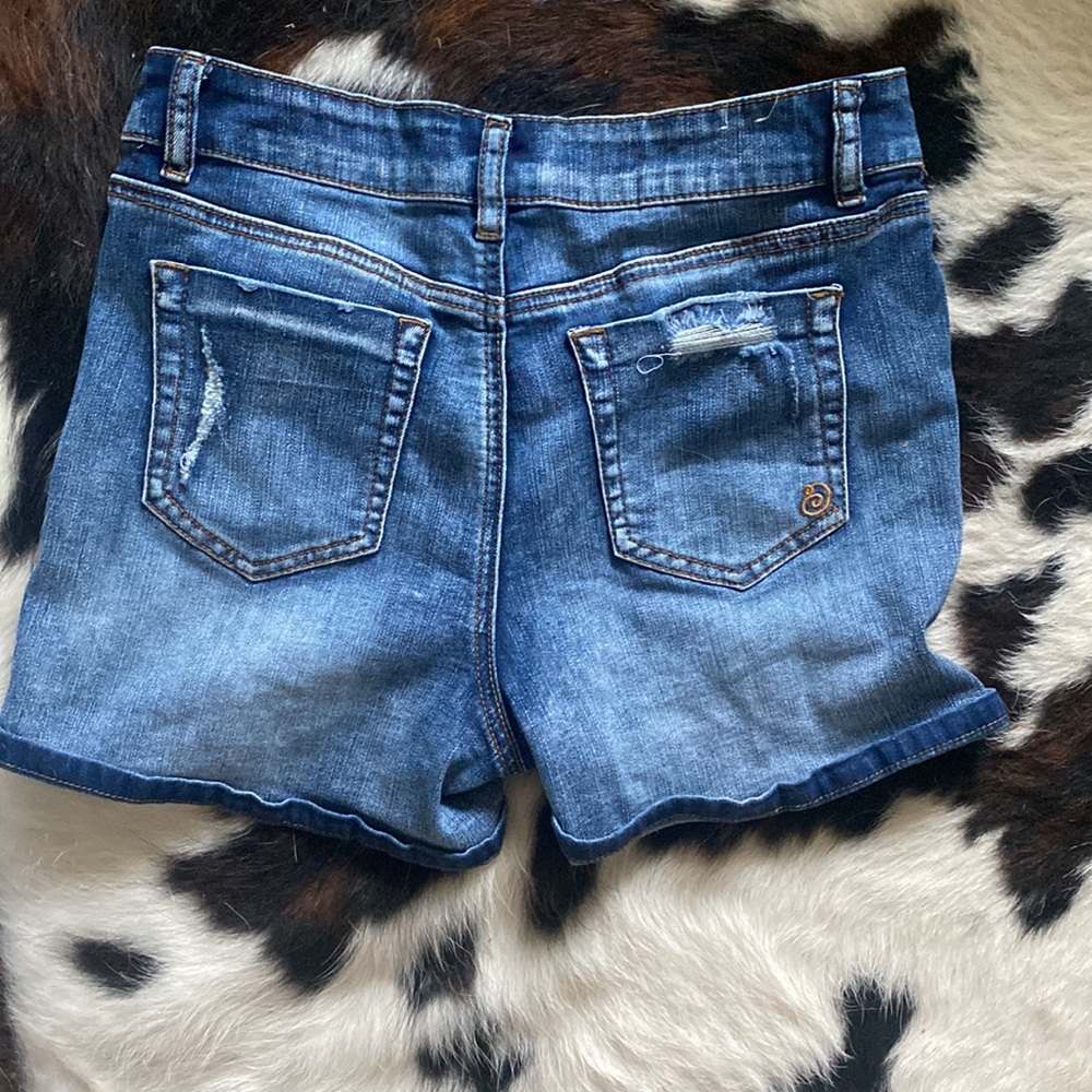 Jean shots - Picture 2 of 3